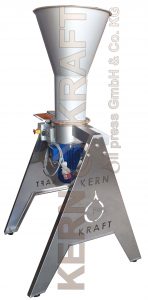 Press cake crushing machine for oil press residues, oil cake processing and feed production and biomass processing, made in Germany, pre-milling press cake, crushing press cake